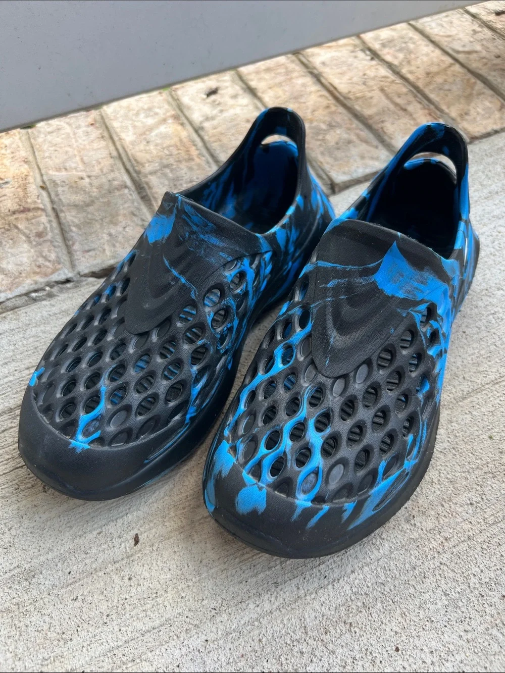 Boy’s Rugged Shark Slip-On Water Shoes in Black & Blue Size 2